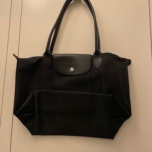 Black longchamp purse